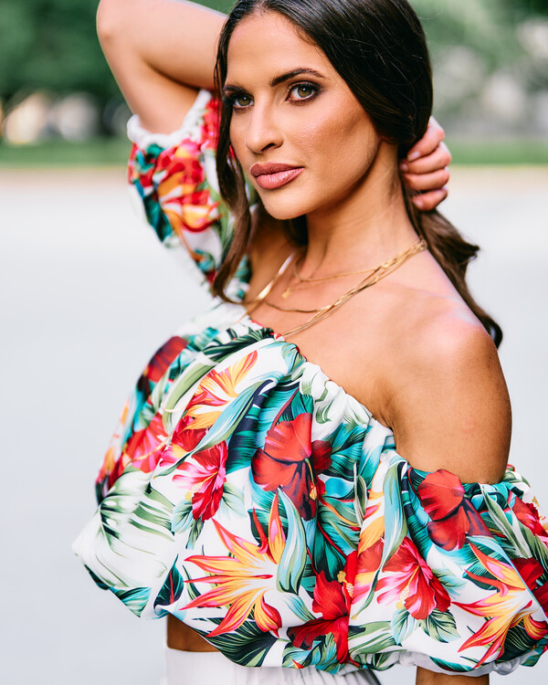 Ejtett vállú trópusi virág mintás crop top