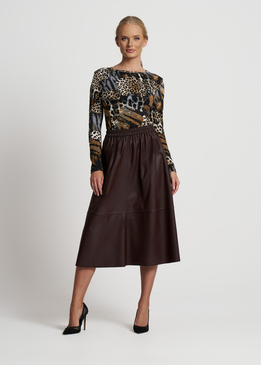 Gumis derekú bőrszoknya