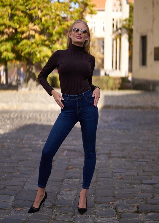 Szűk fazonú farmernadrág