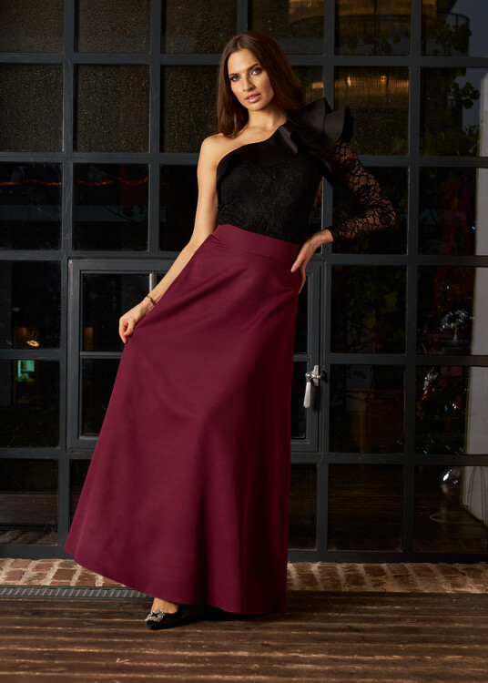 Félvállas csipke body neoprén fodorral