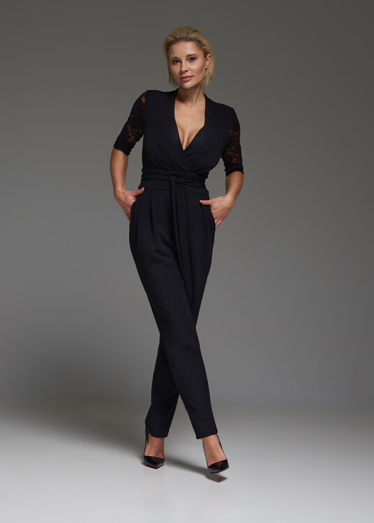 Csipke ujjú átlapolt kötős overál