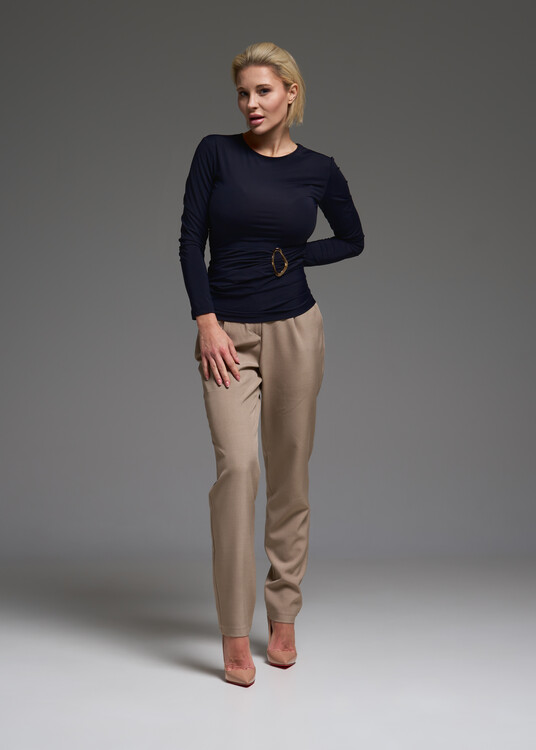 Oldalán kellékes felső