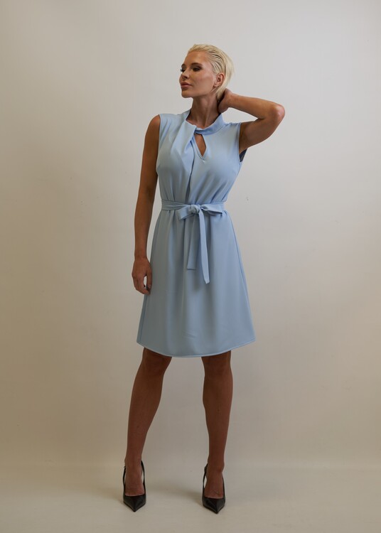 Kivágott nyakú ruha