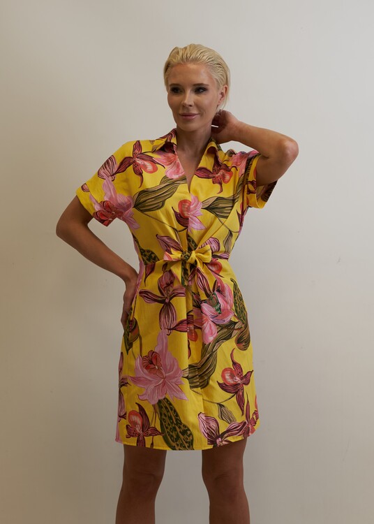 Elől megkötős galléros ruha